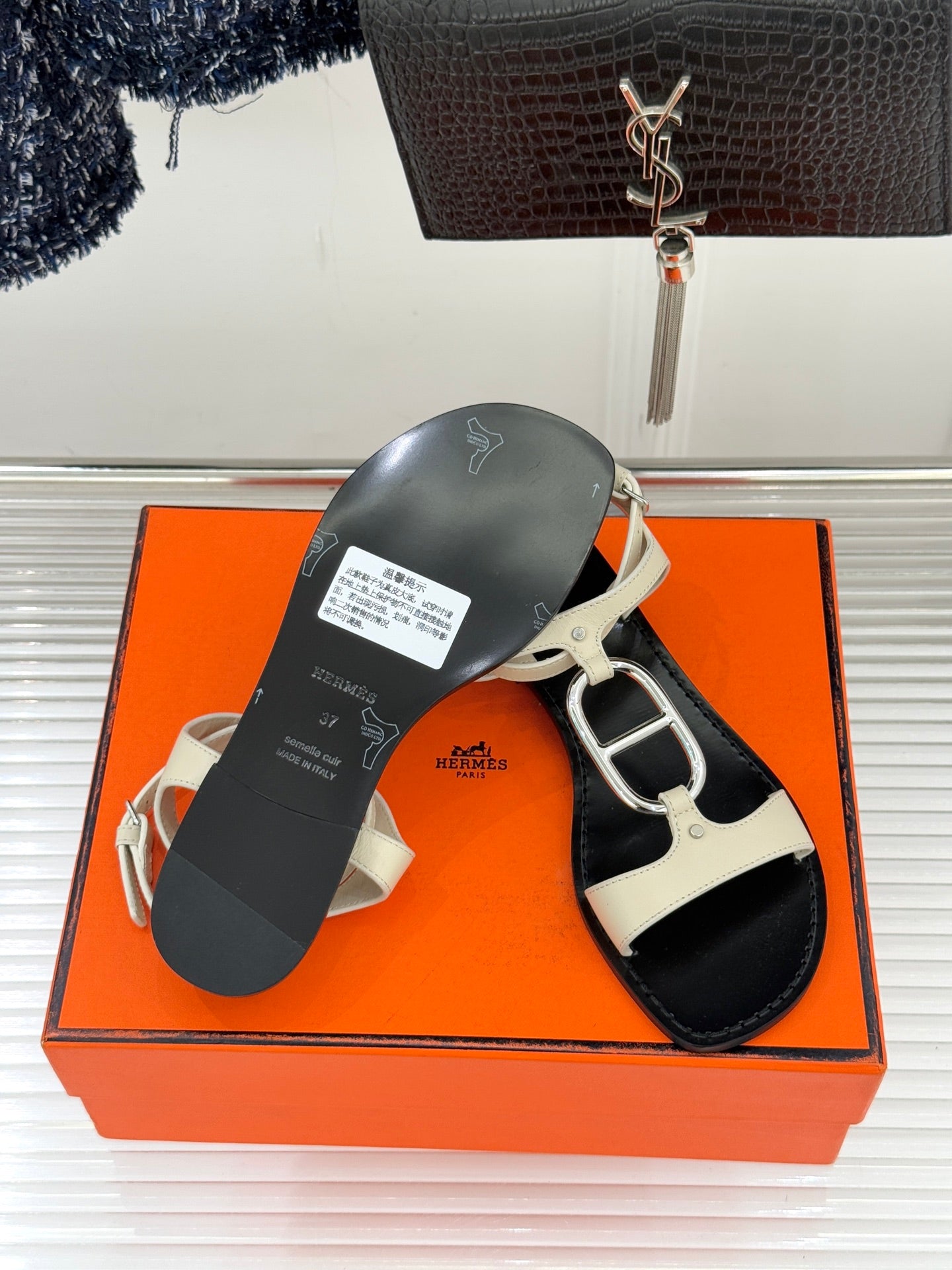 HM 26ss Pig Nose Sandals Black Beige Sheepskin 642847