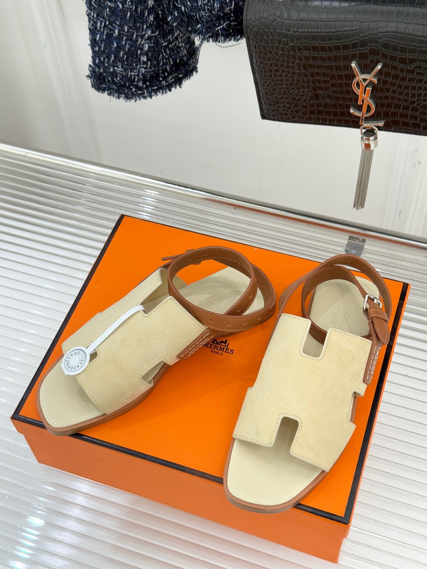 HM 26ss Flat Sandals Light Yellow Suede Sheepskin 642795