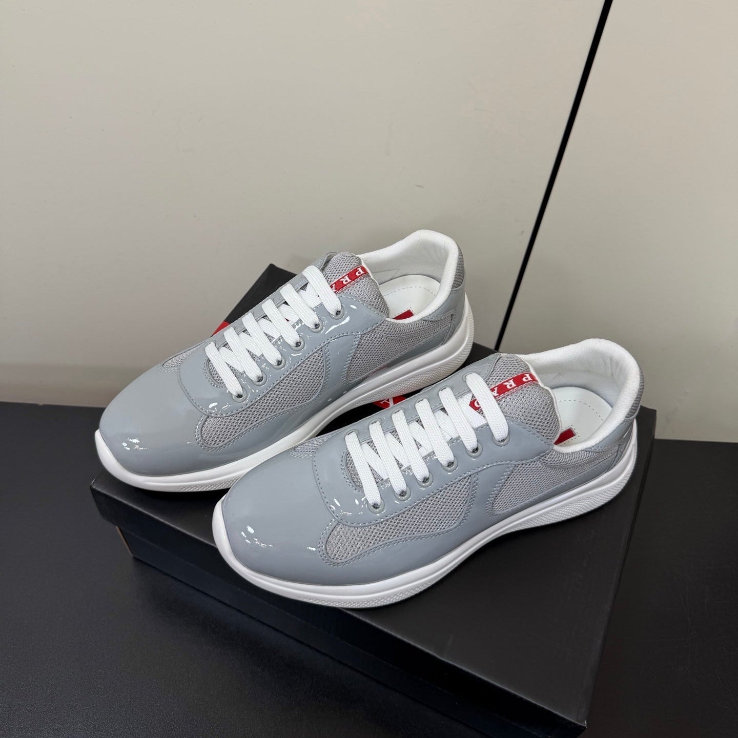 PRA 26S Casual Sneakers Light Gray Patent Leather 618927
