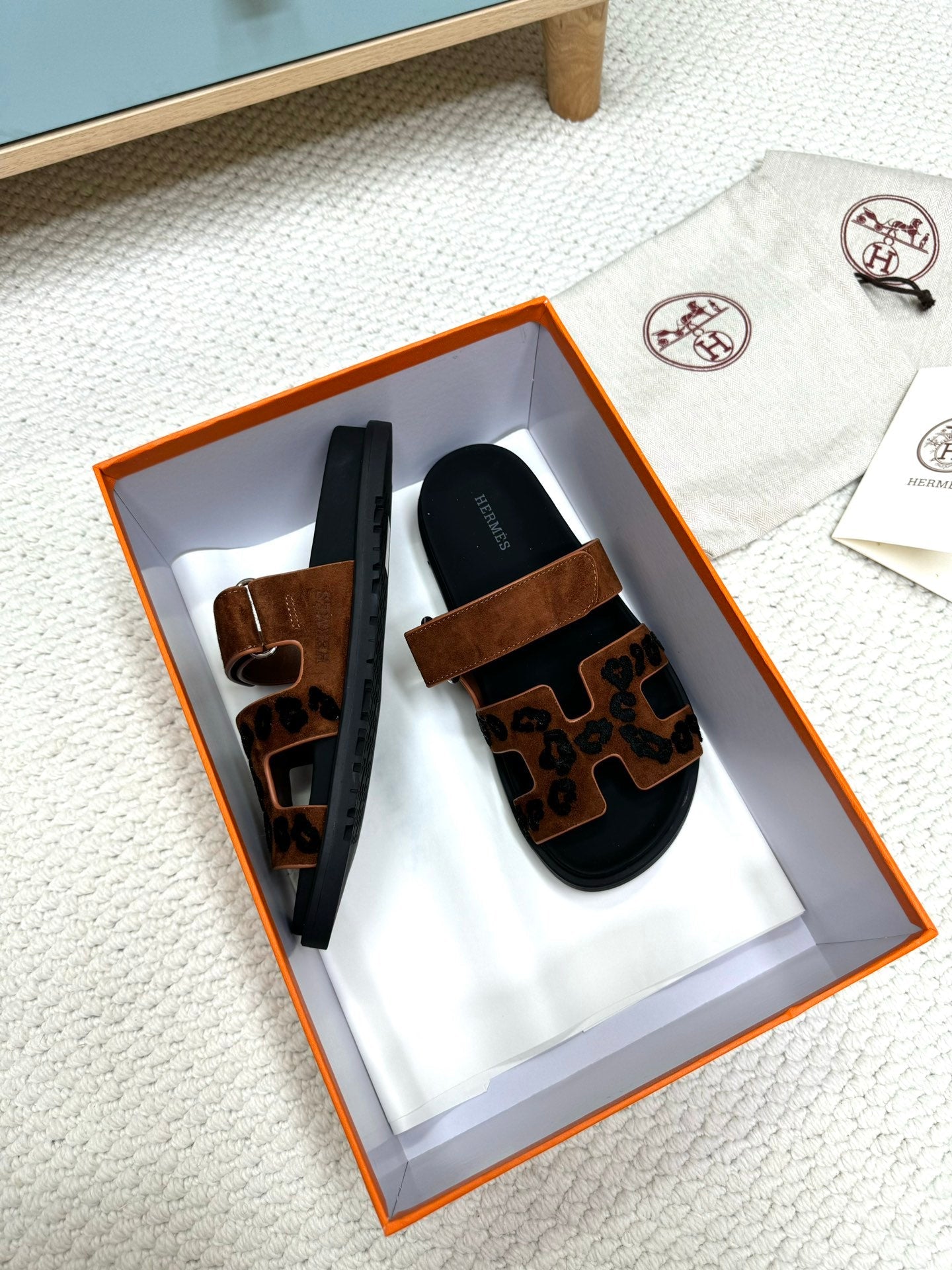 HM 26ss Slippers Brown Black Suede Leather 618577