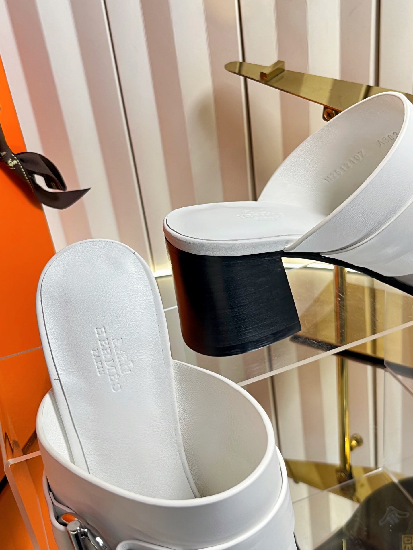 HM 26ss Kelly Buckle High-Heeled Sandals White Calfskin 641966