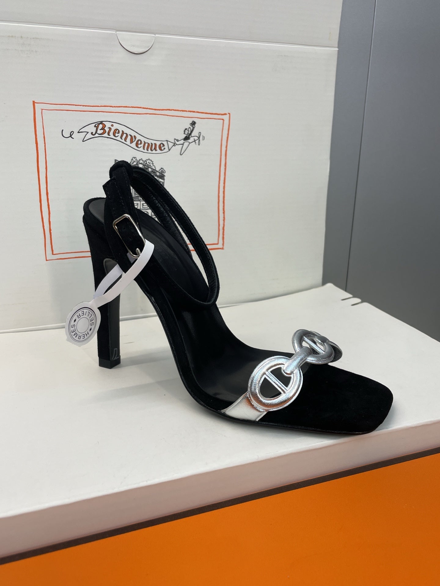 HM 26ss Pig-Nose Sandals  105 Black Suede Leather 607083