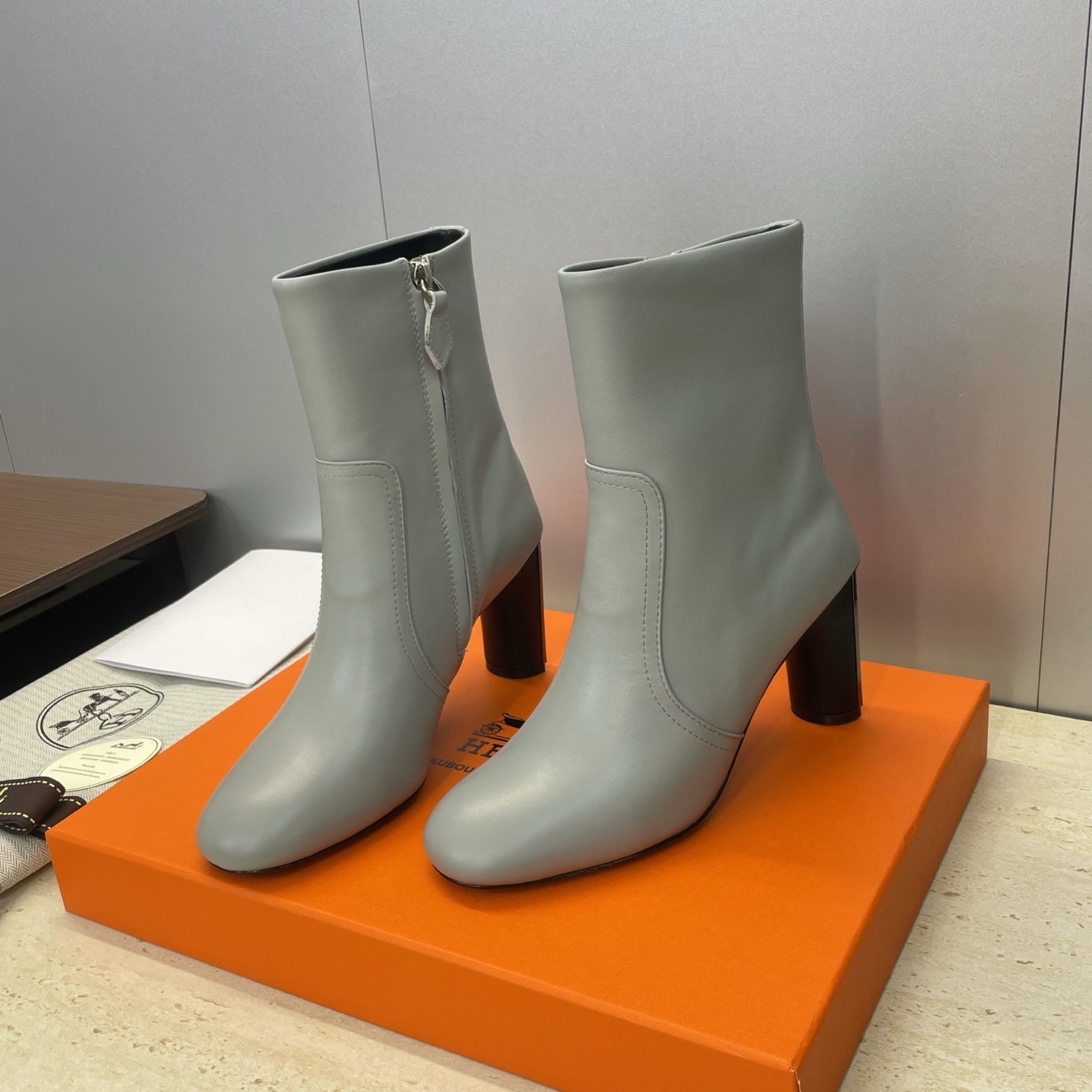HM 26ss Lolita Chelsea Boots 80 Light Gray Calfskin 607088